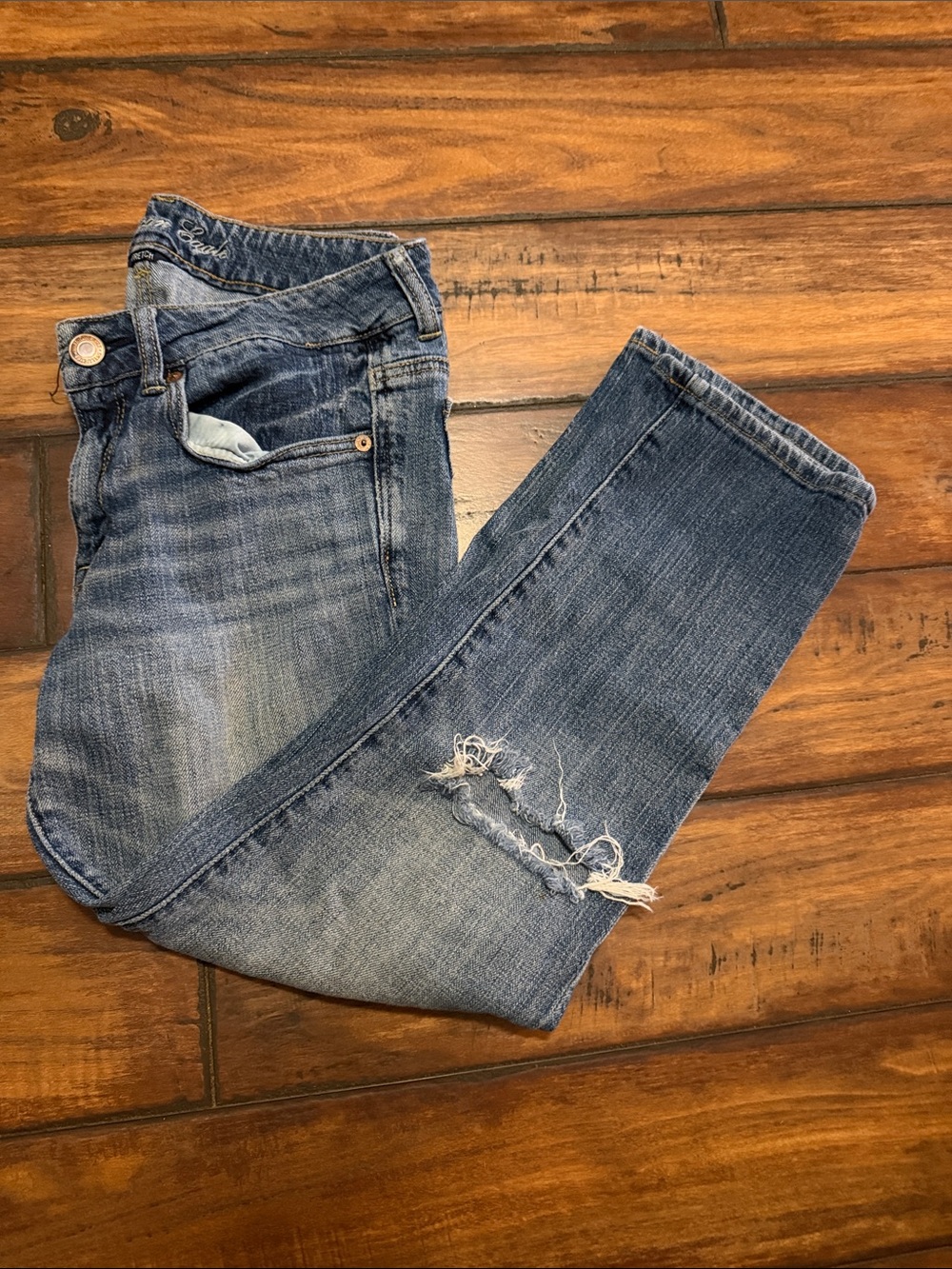 American Eagle Outfitters Distressed Women's Medium Wash Stretch Jeans